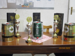 Tisch mit den Pokalen